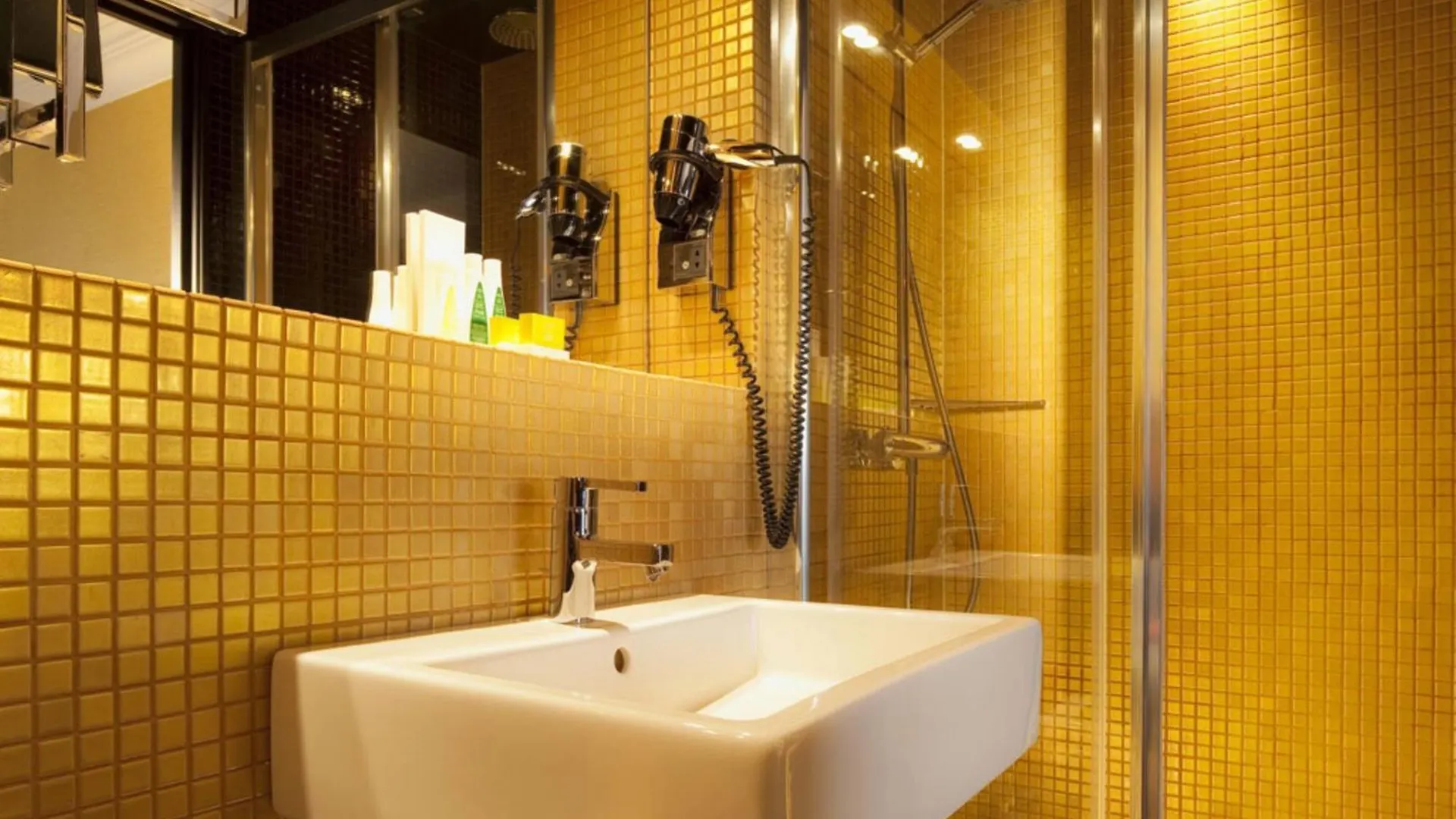 ****  First Hotel Paris Tour Eiffel Francia